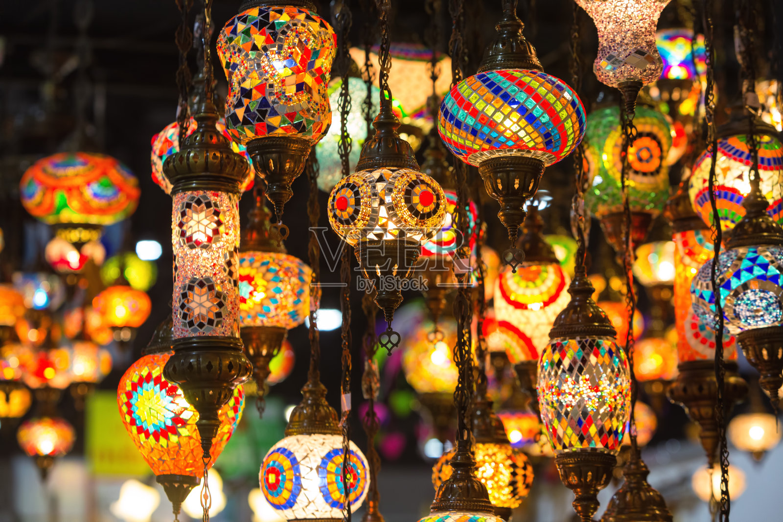 五颜六色的摩洛哥风格灯笼照片摄影图片