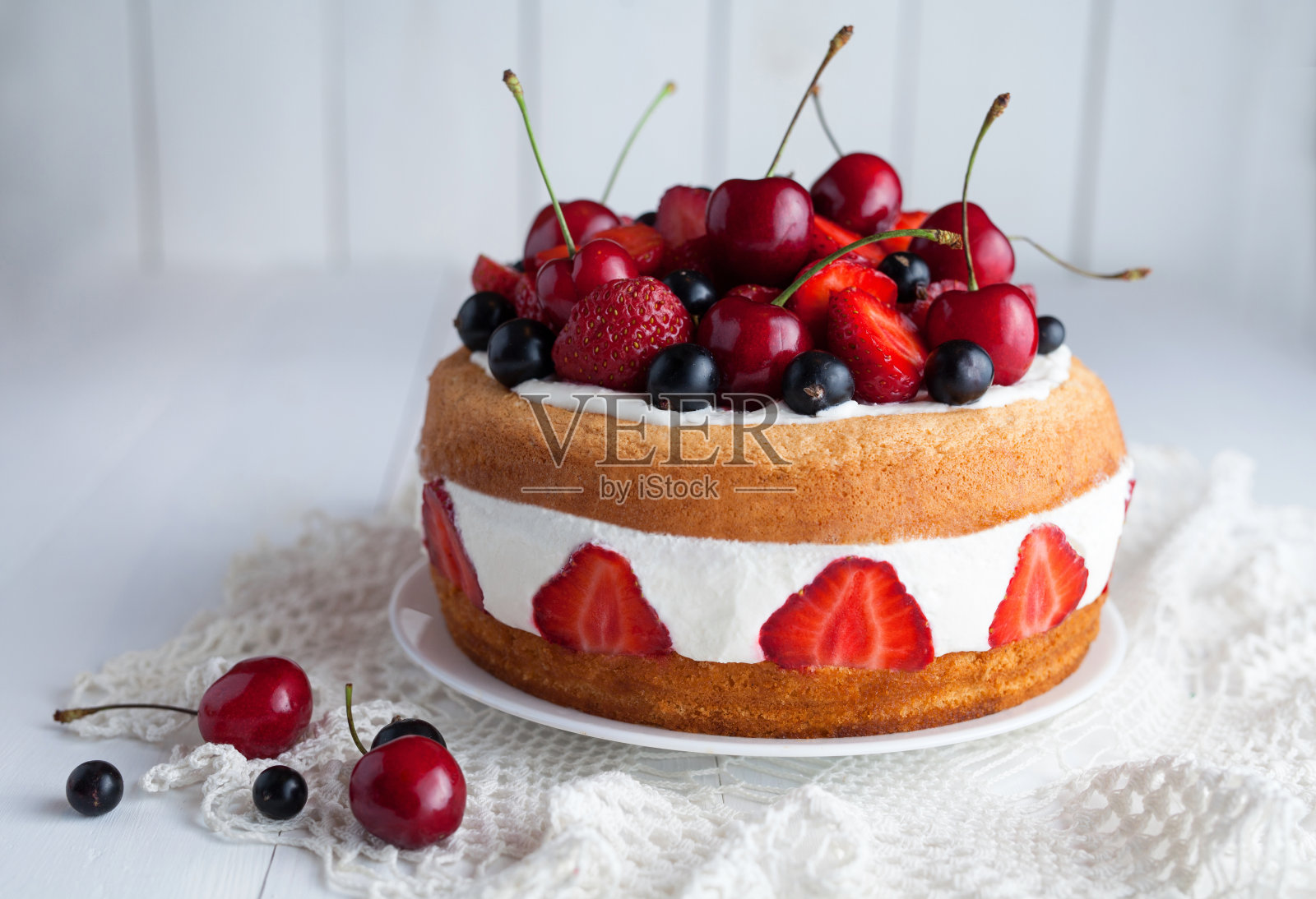 美味新鲜的草莓蛋糕自制传统美食甜品照片摄影图片
