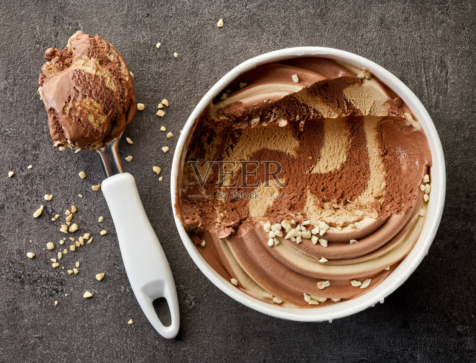 巧克力和花生冰淇淋照片摄影图片