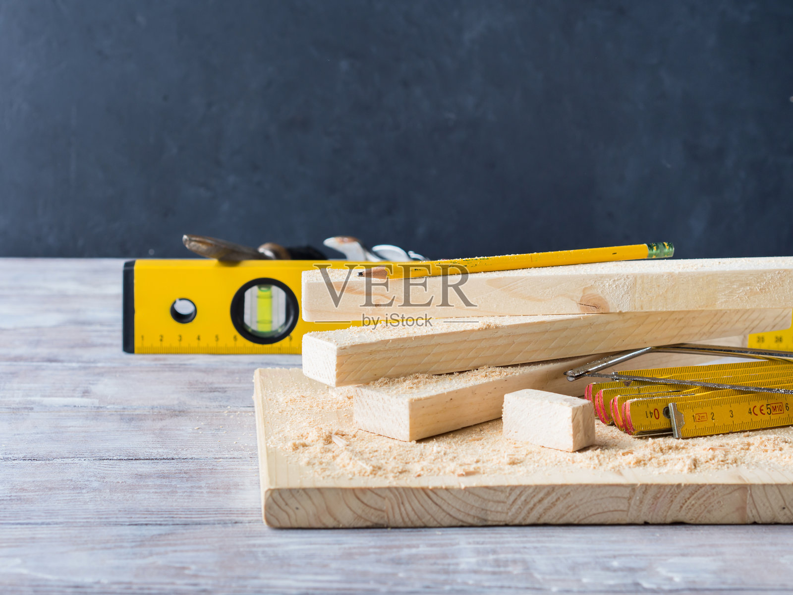 木材和工具测量切割水平DIY工艺照片摄影图片