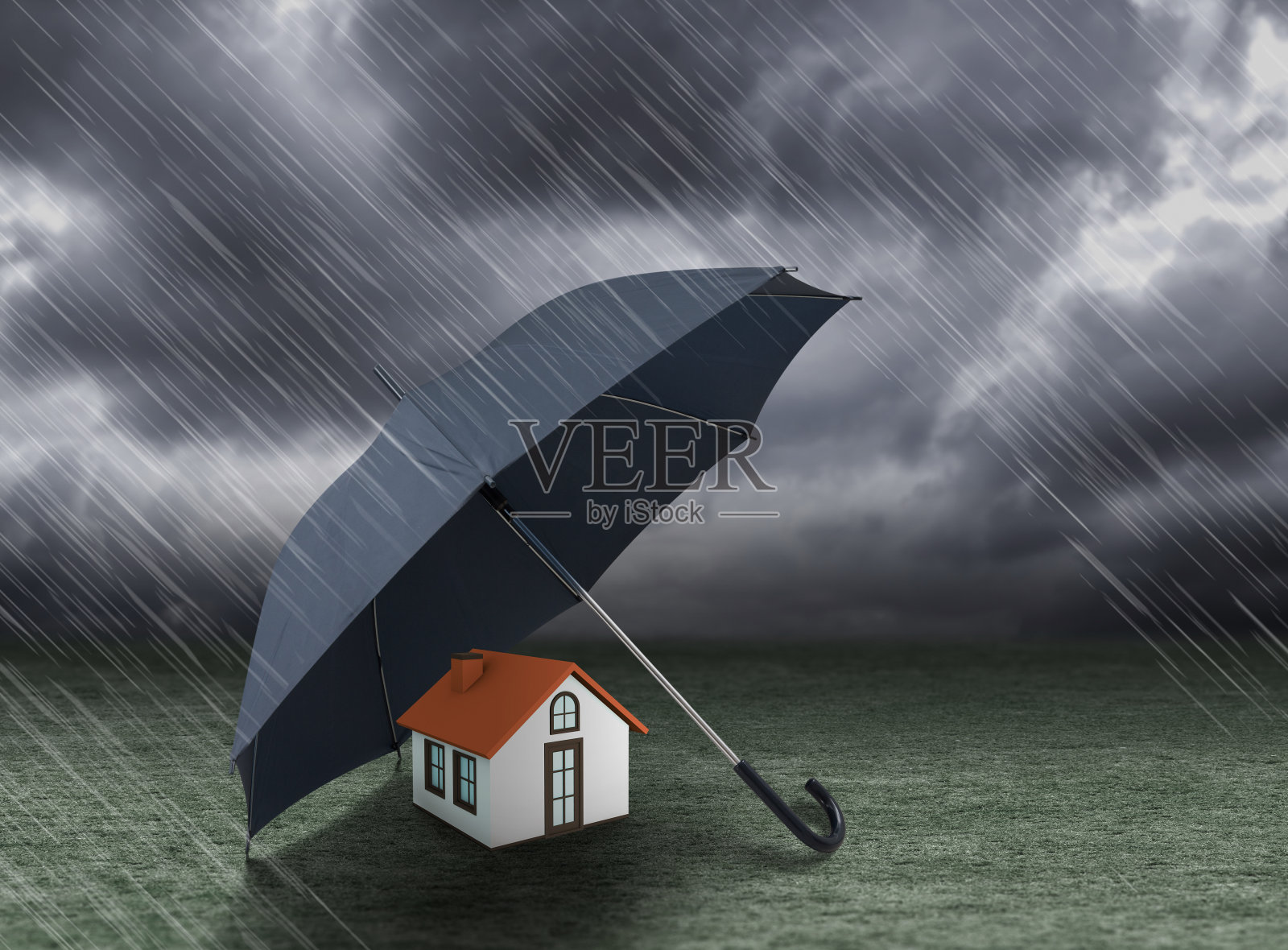 雨伞遮家下大雨，保险概念照片摄影图片