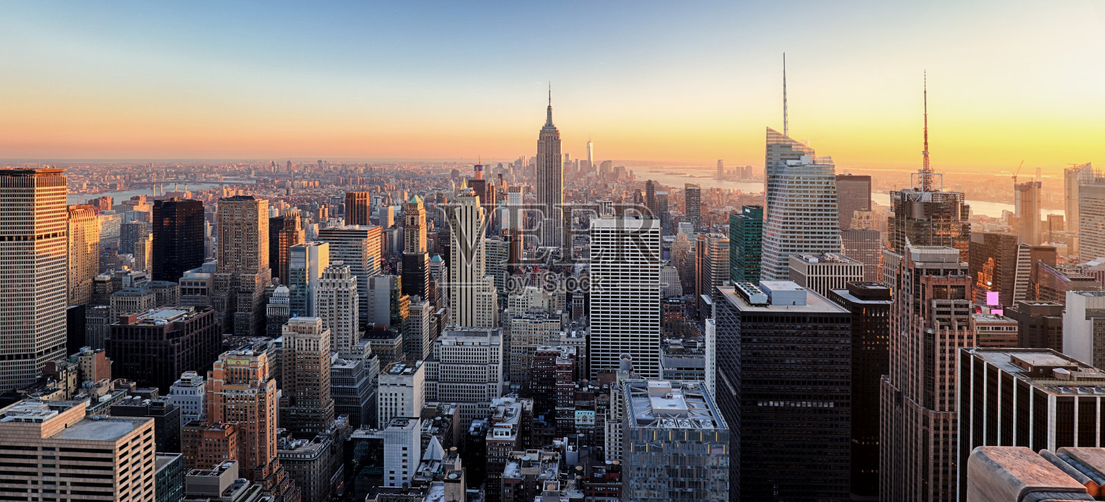 纽约市。曼哈顿市中心的天际线。照片摄影图片