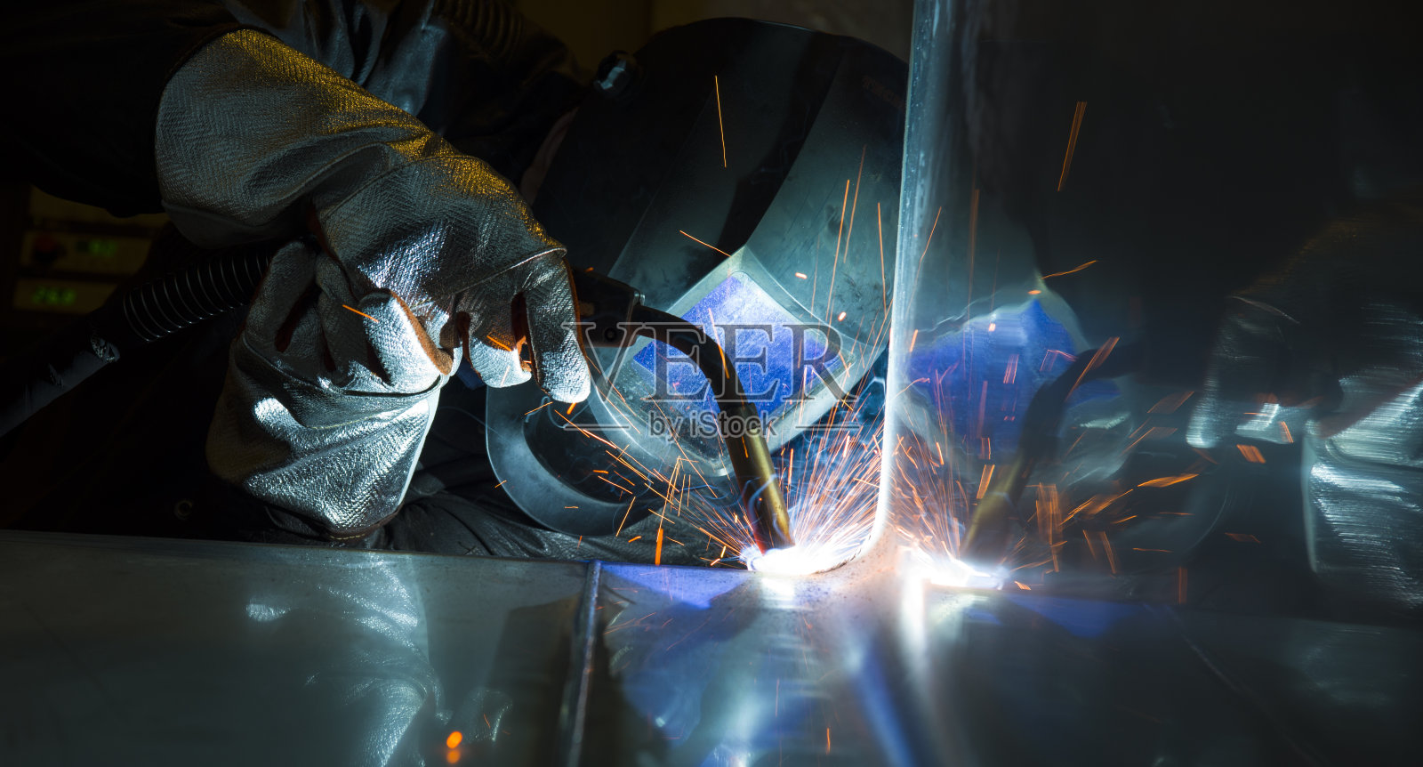 工厂工业用钢焊机照片摄影图片