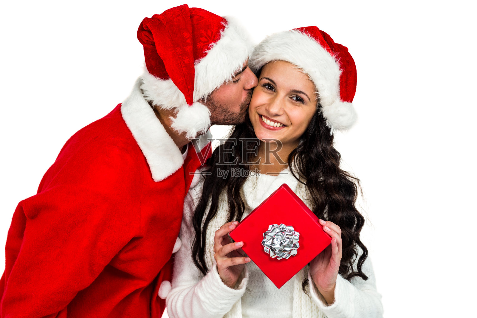 戴着圣诞帽，拿着红色礼盒的情侣照片摄影图片
