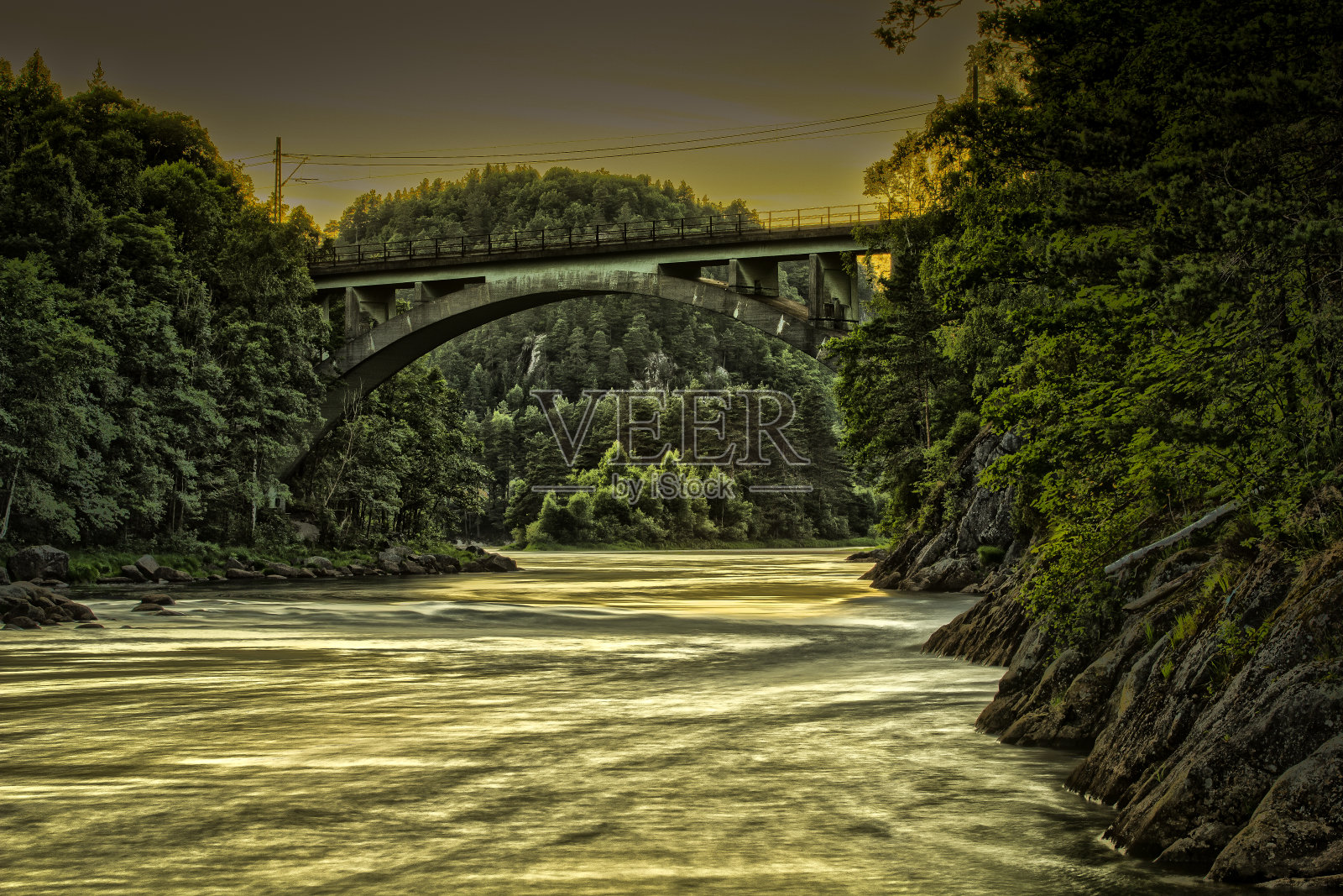 河上HDR桥照片摄影图片