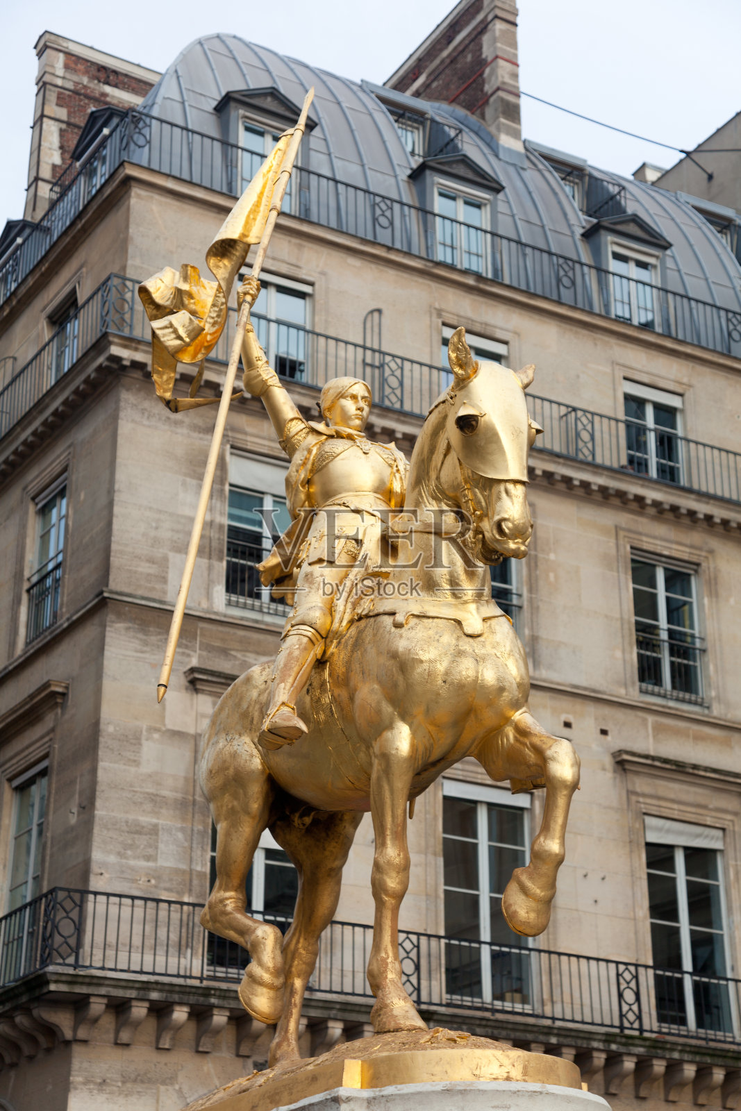 琼a雕像，巴黎海盗女神像照片摄影图片