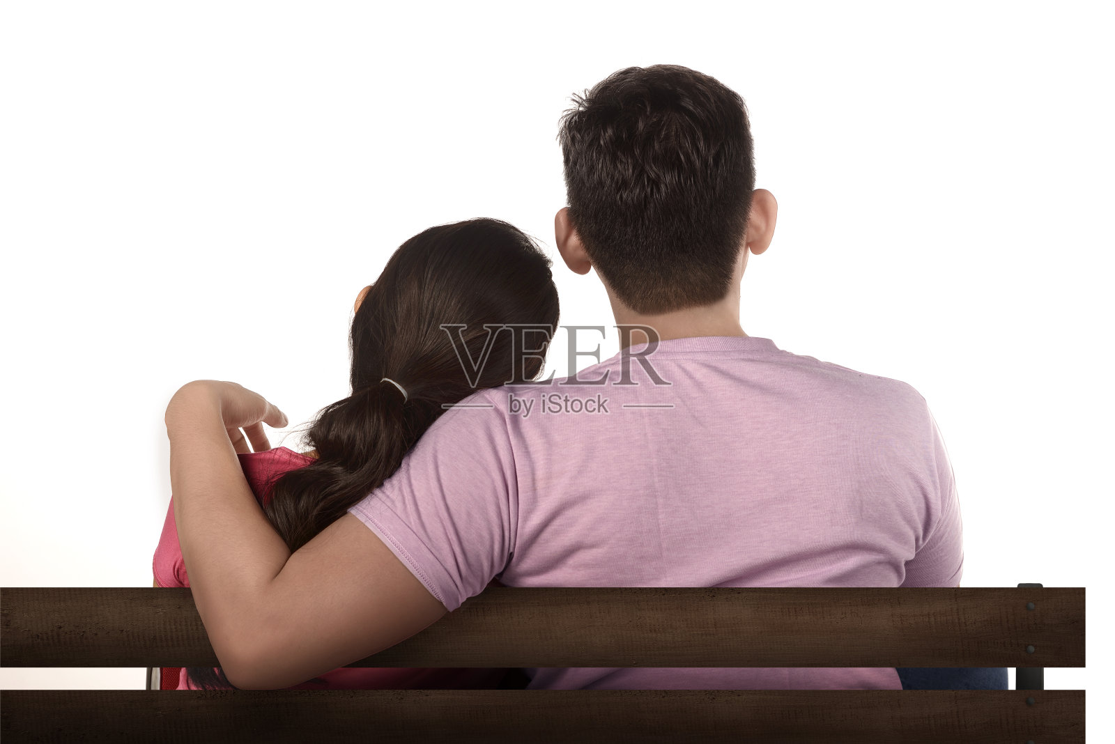 一对亚洲夫妇在长椅上休息照片摄影图片
