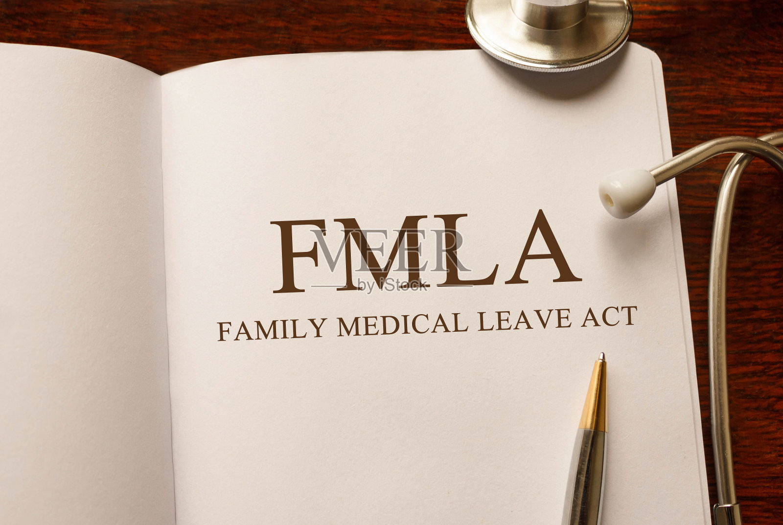 网页上有FMLA家庭医疗休假法案和听诊器，医疗概念照片摄影图片