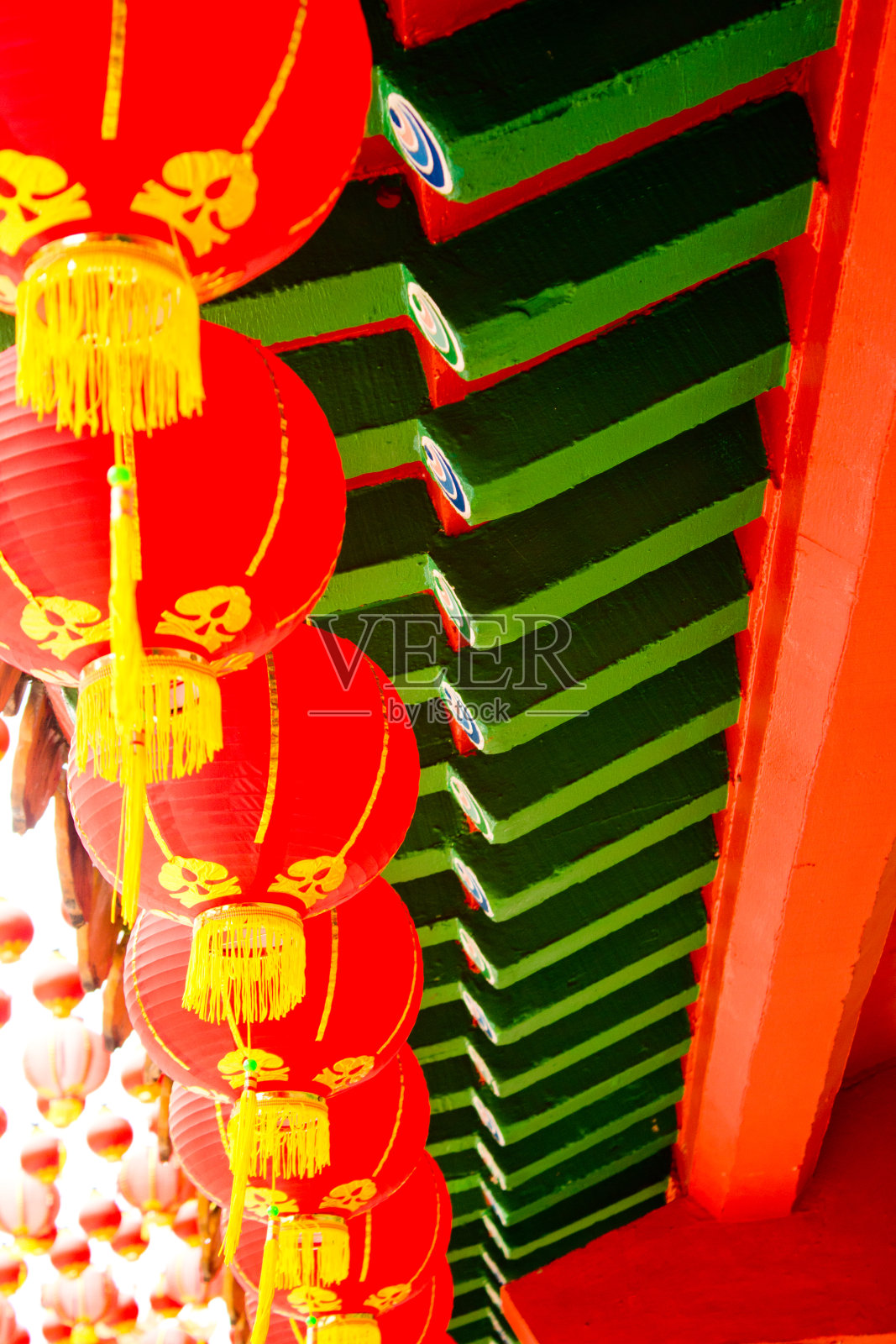 中国大红灯笼高高挂照片摄影图片