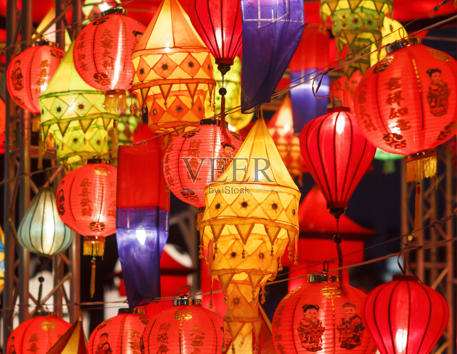 印度(黄色)和中国的节日灯笼。照片摄影图片