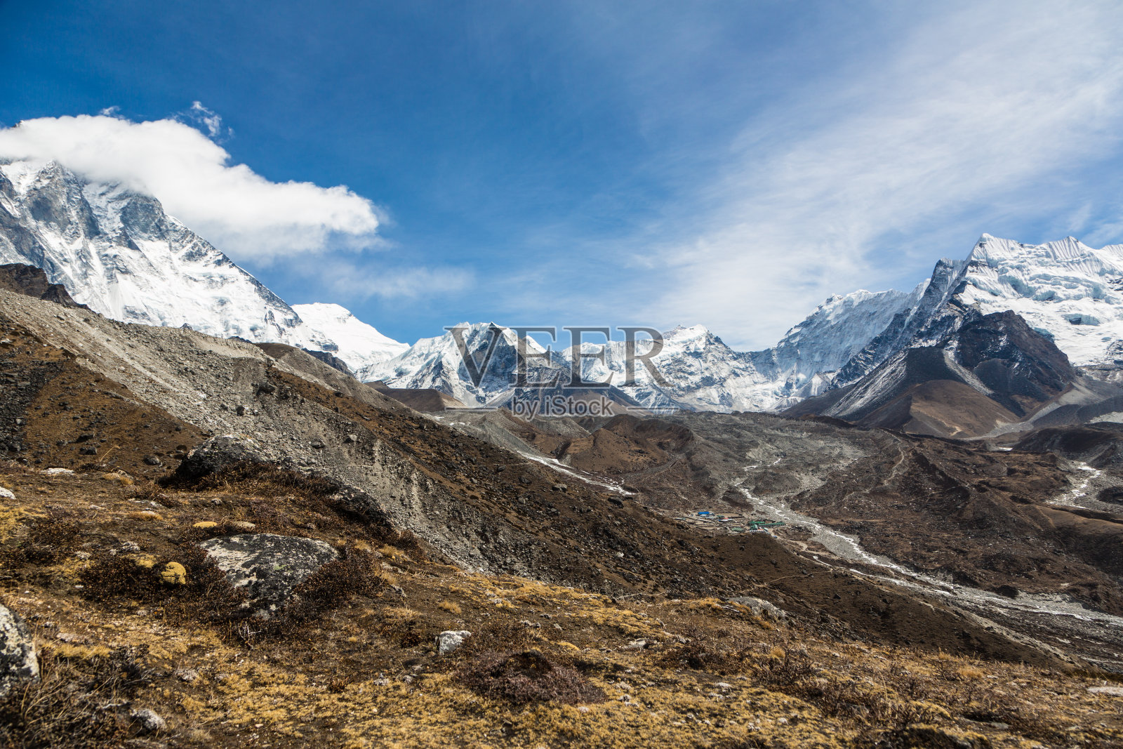 Numptse(7861米)峰，位于尼泊尔Khumbu地区的珠穆朗玛峰大本营步道Dingboche附近照片摄影图片