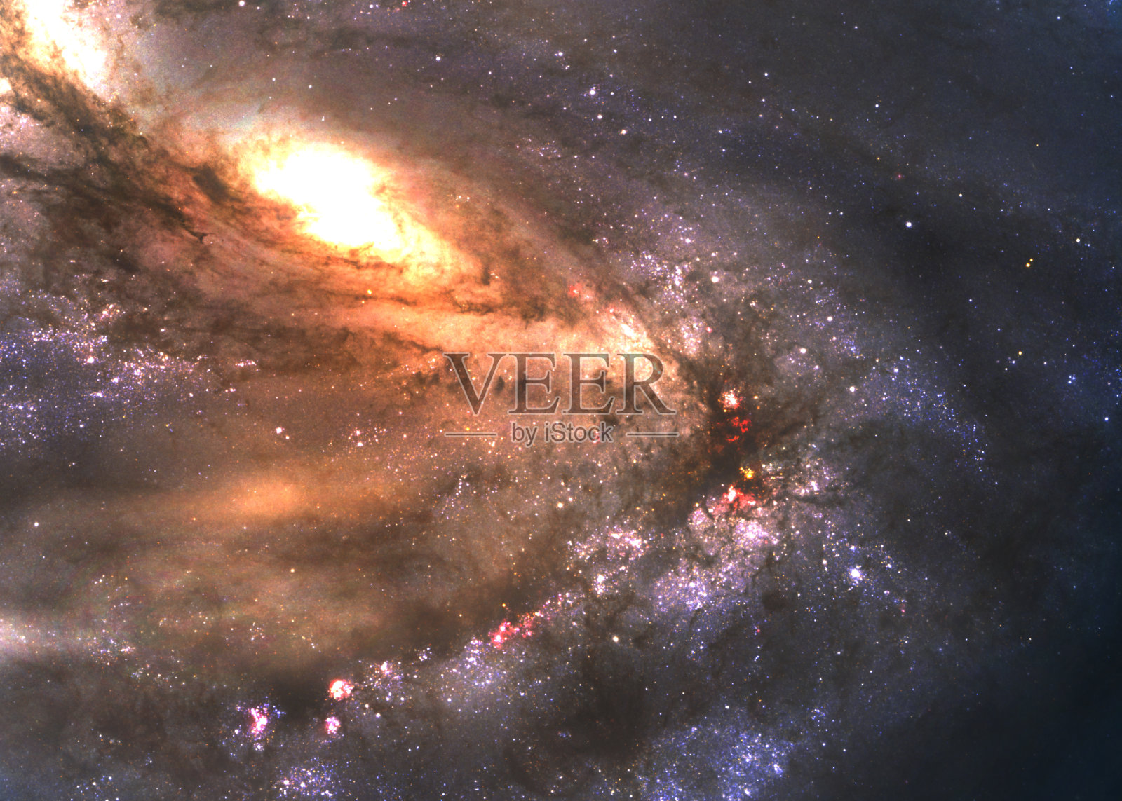 宇宙深处的一个美丽的螺旋星系照片摄影图片