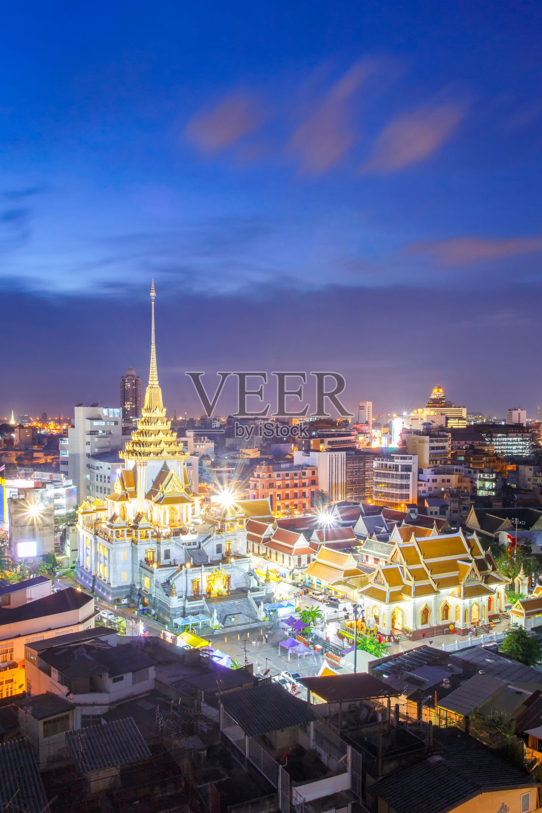 俯视图城市景观Wat trimtrr在唐人街或瑶华地区在曼谷市，曼谷，泰国照片摄影图片