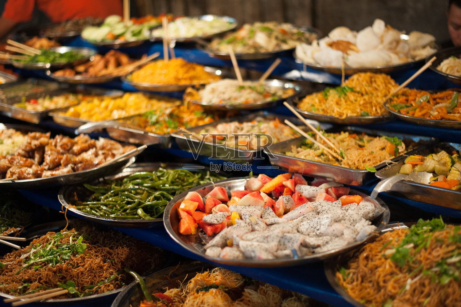 琅勃拉邦的自助餐。照片摄影图片