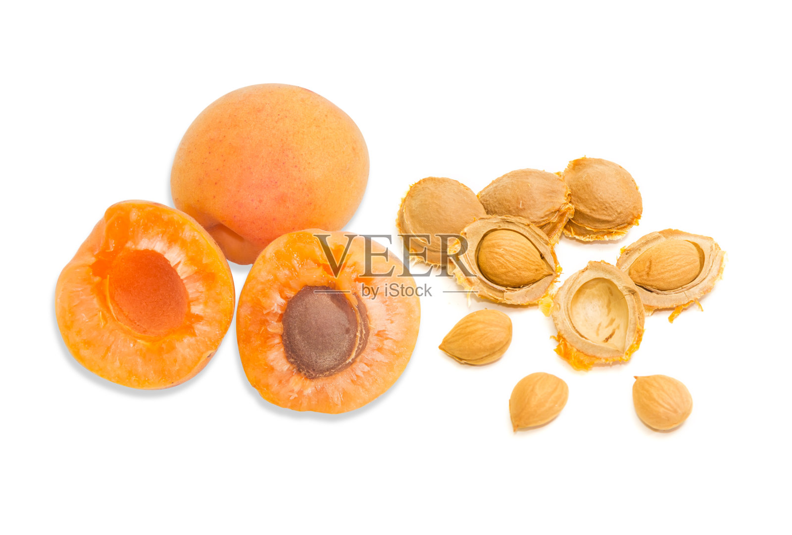 成熟的杏和杏仁的特写照片摄影图片