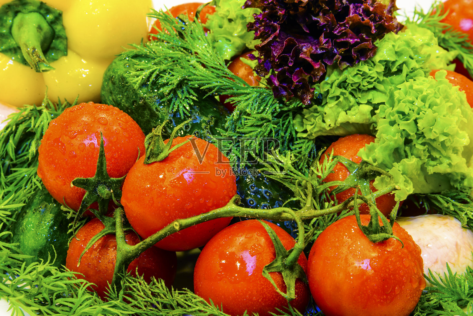 新鲜蔬菜和绿色蔬菜。照片摄影图片