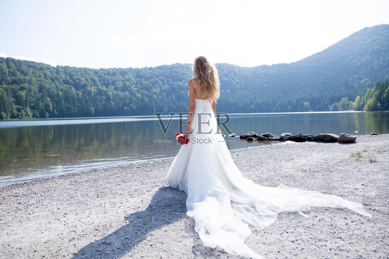 湖的新娘照片摄影图片