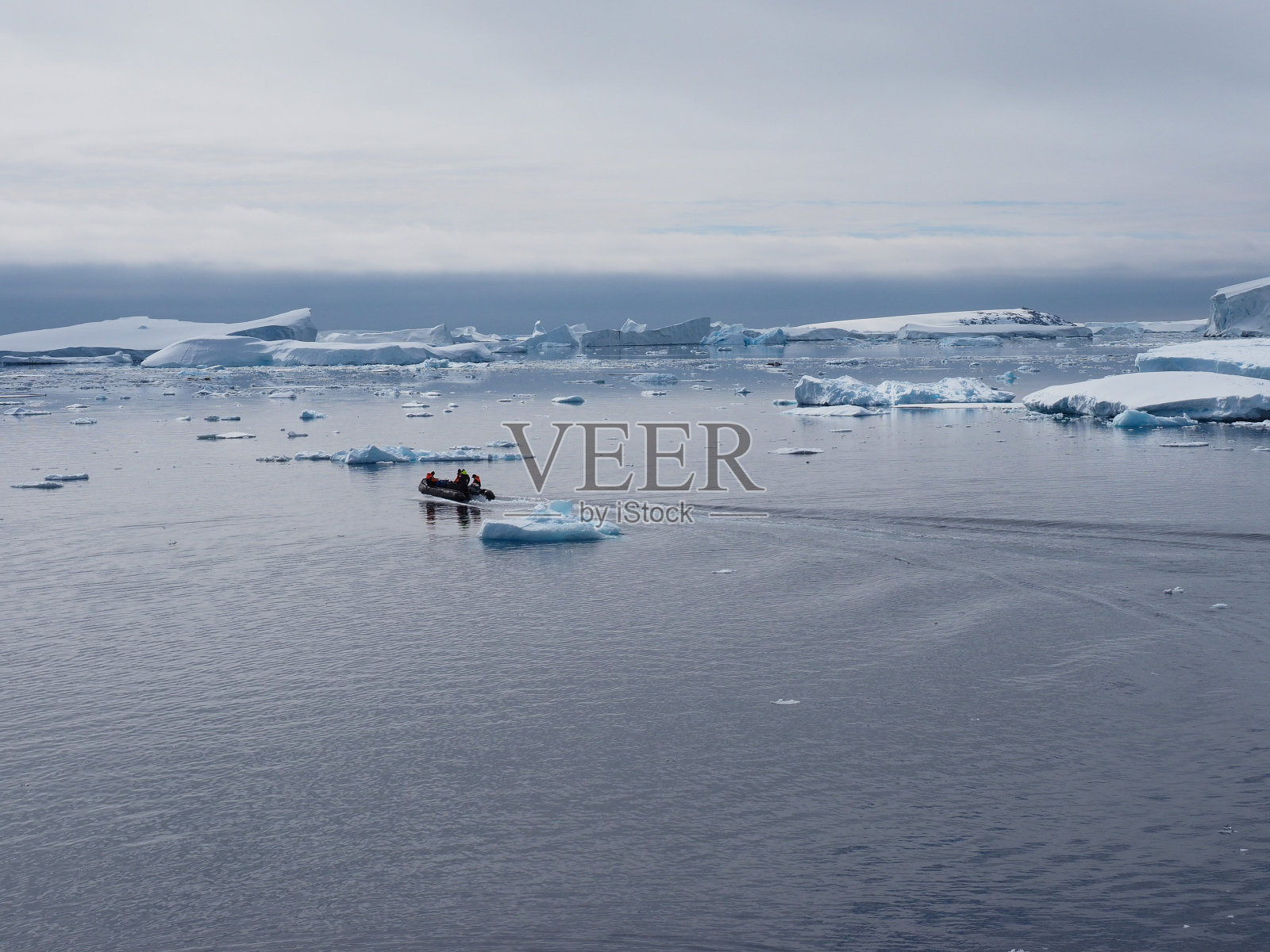 南极洲的黄道冰山景观照片摄影图片