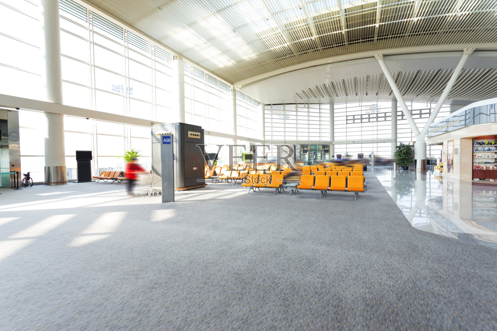 现代机场候机厅内部照片摄影图片