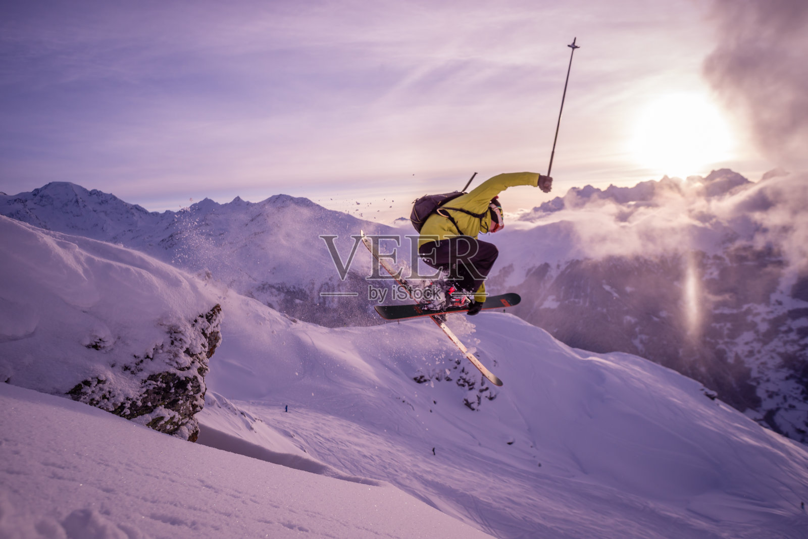 到韦尔比亚滑雪。照片摄影图片