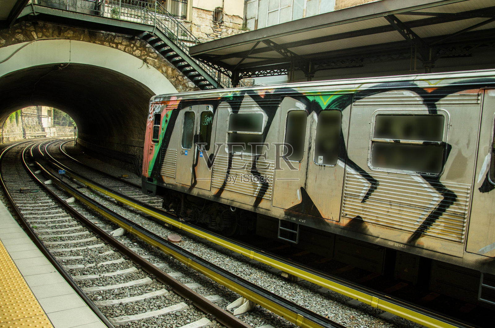 Grafittied火车照片摄影图片