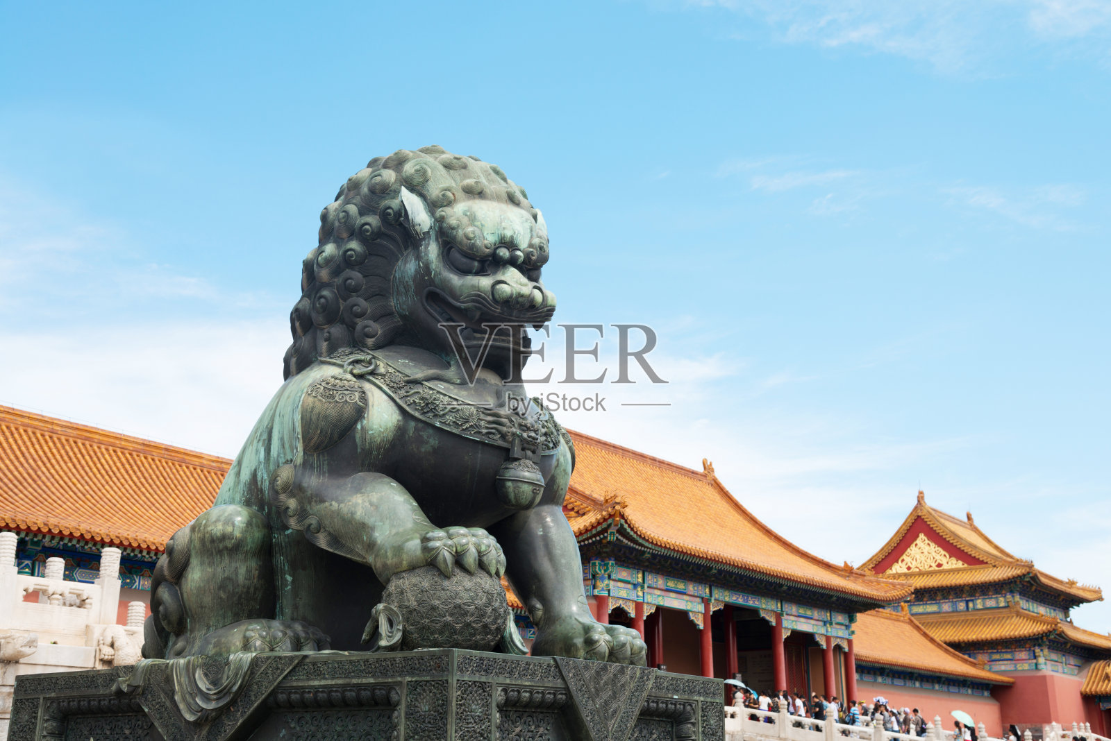 紫禁城的青铜狮子雕像照片摄影图片