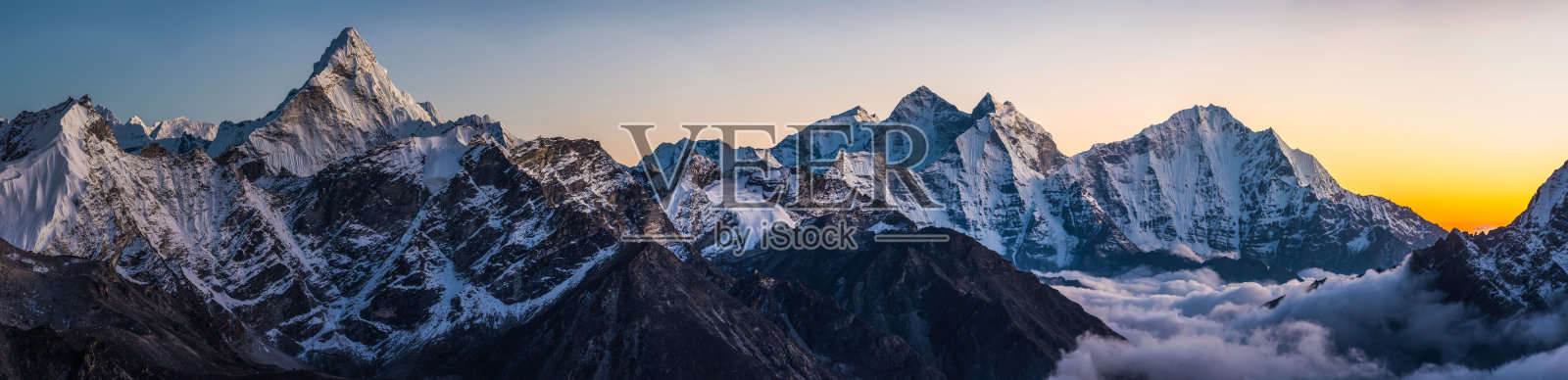 alpenlow在戏剧性的山峰上全景阿玛达布拉姆喜马拉雅山尼泊尔照片摄影图片