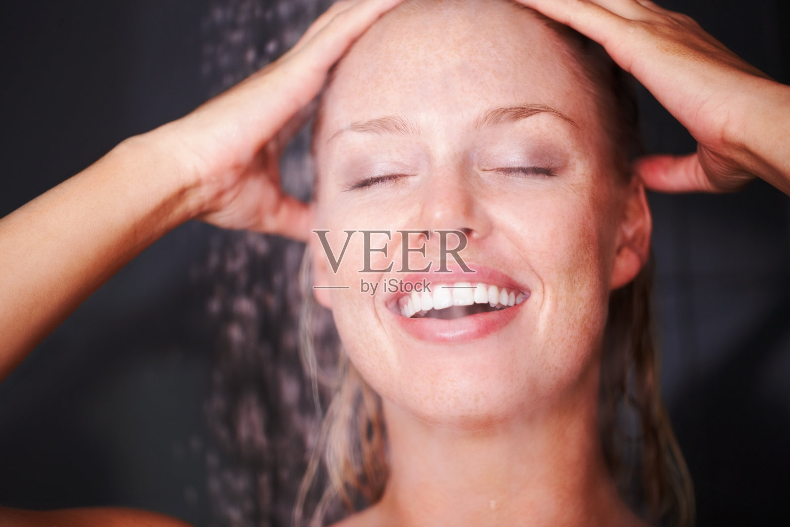 美女洗澡 库存照片、图片和摄影作品 | Shutterstock