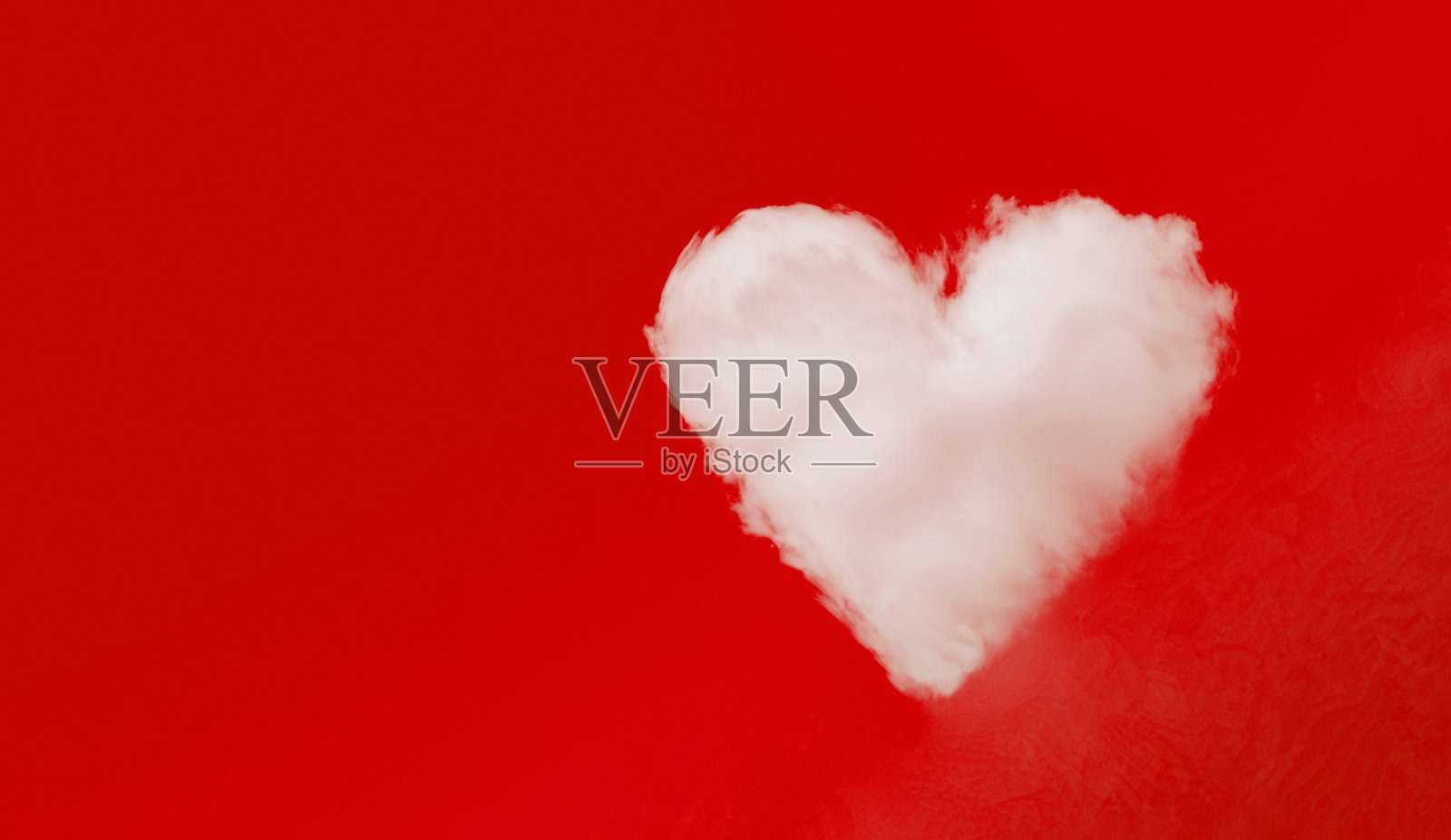 爱情上的红心形云上的红插画图片素材