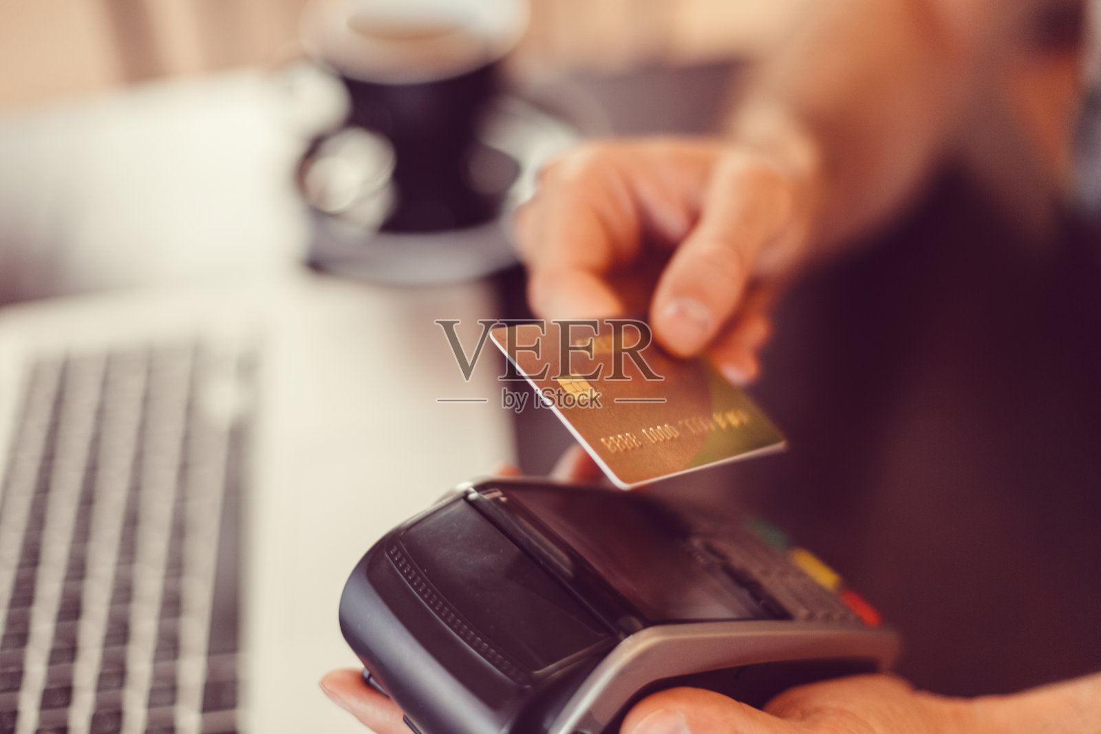 非接触式信用卡支付照片摄影图片