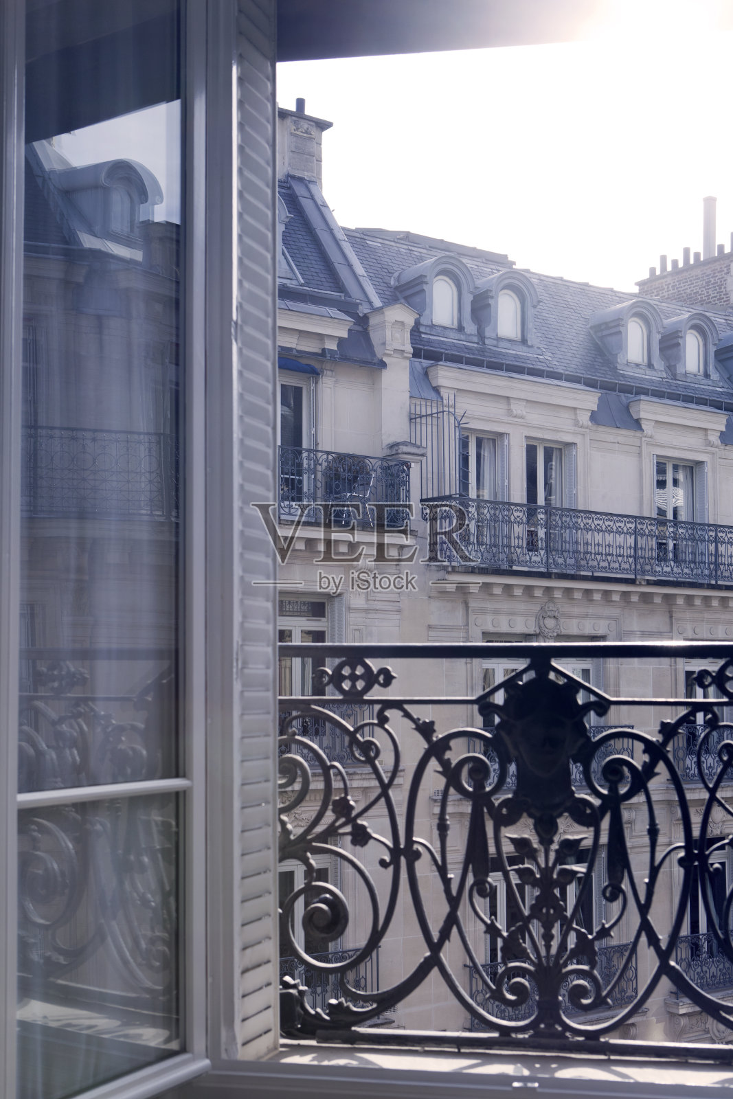 法国巴黎的法式窗景照片摄影图片