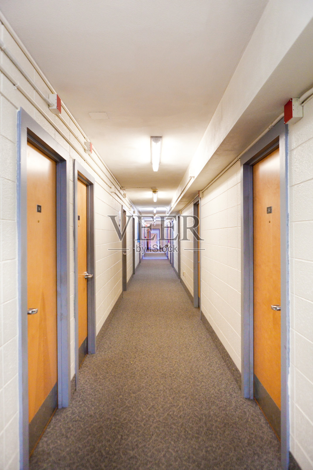 大学宿舍的走廊照片摄影图片