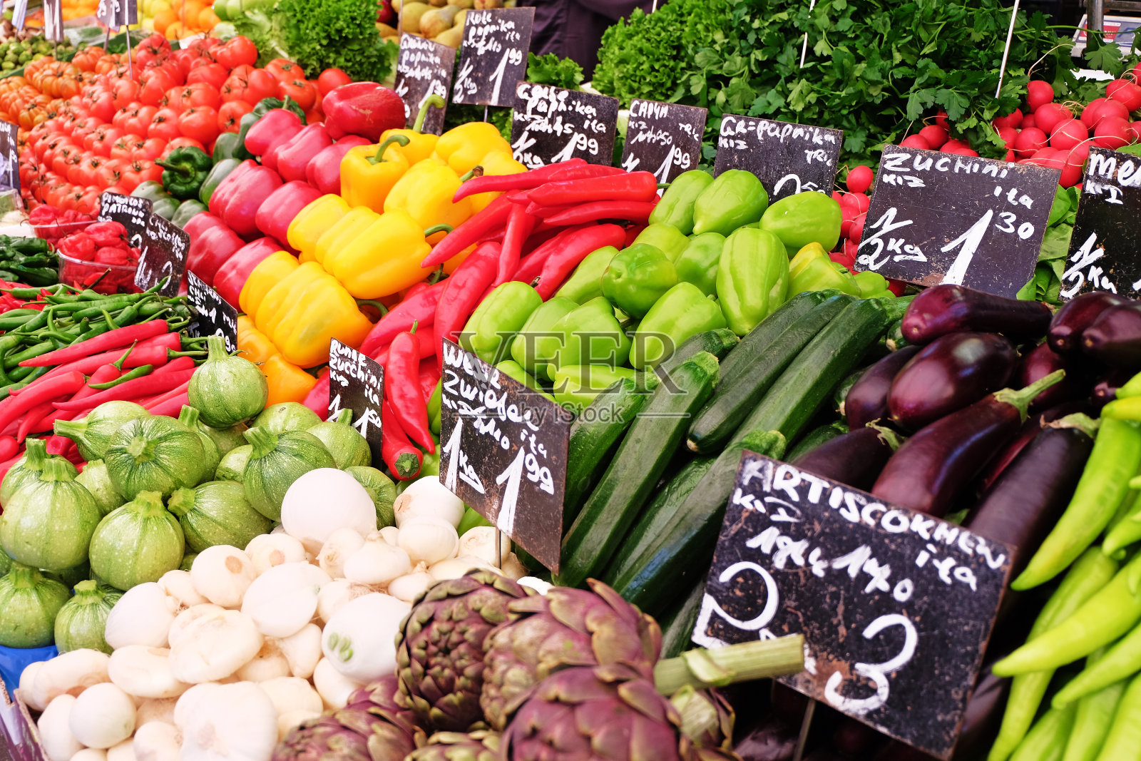 水果和蔬菜在维也纳著名的纳斯马克，奥地利。照片摄影图片