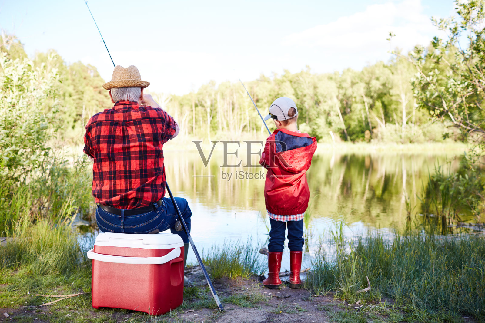 家庭钓鱼照片摄影图片