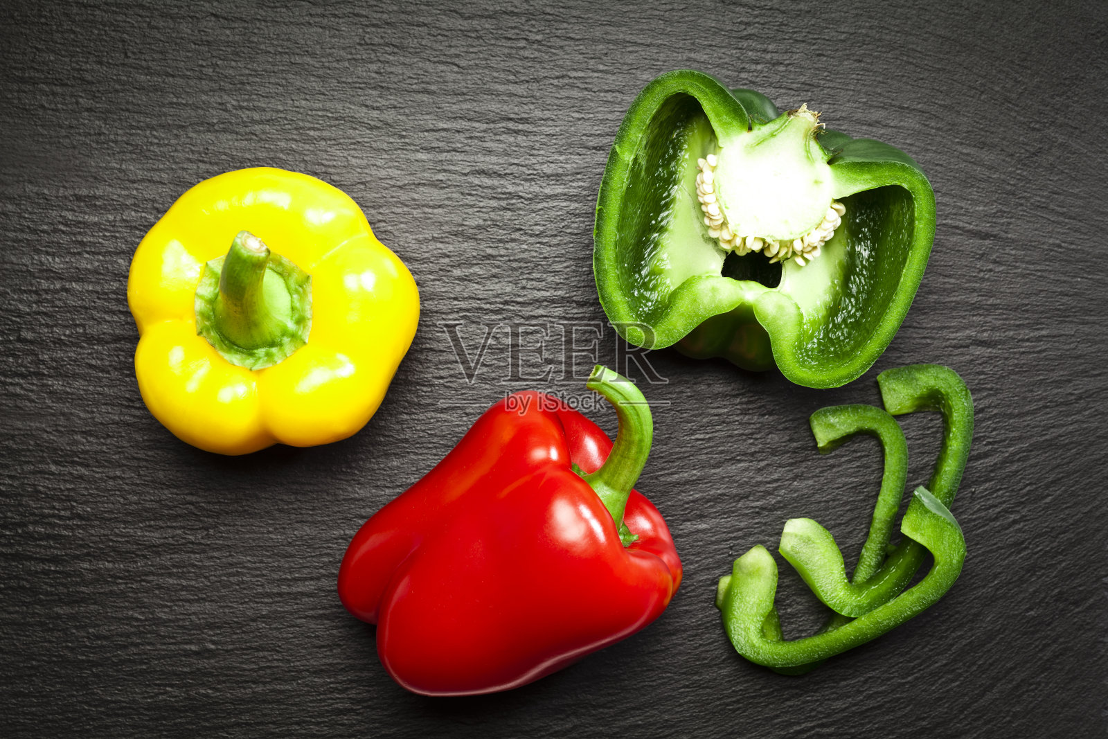 红、黄、绿的青椒照片摄影图片