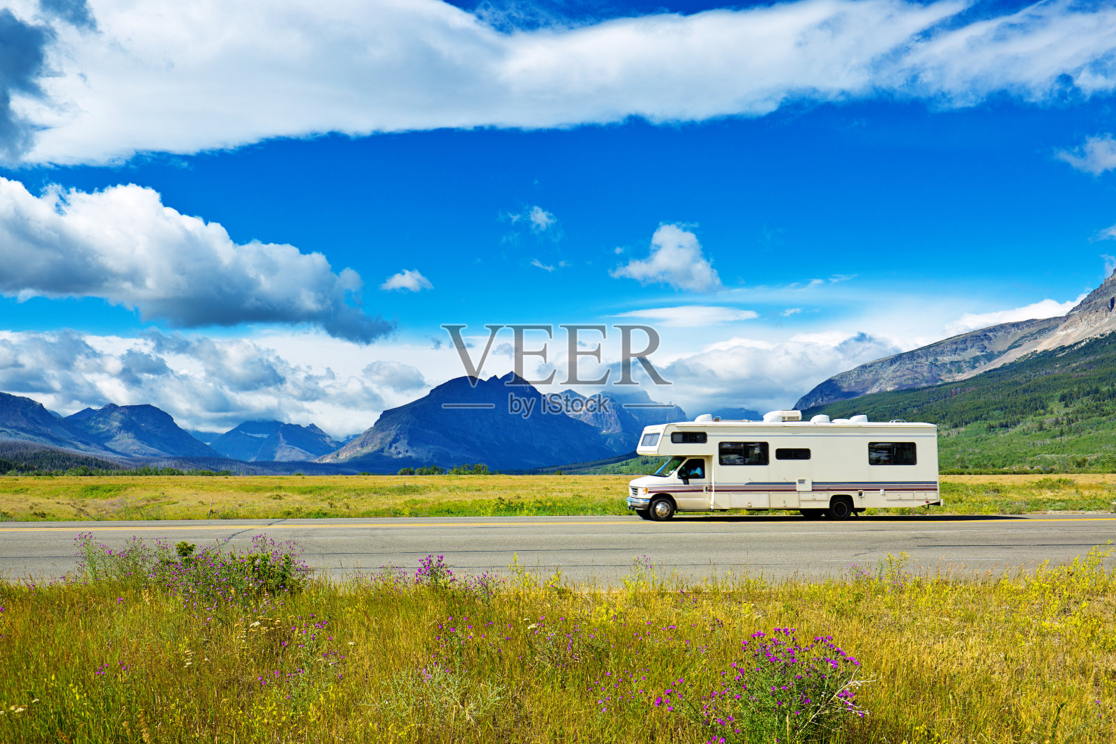 在蒙大拿冰川国家公园的房车露营车照片摄影图片