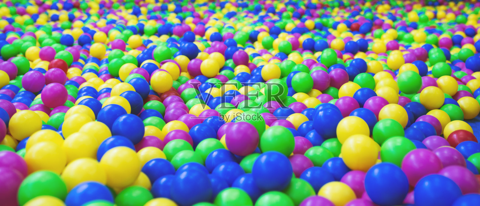 儿童活动用的彩色塑料球照片摄影图片