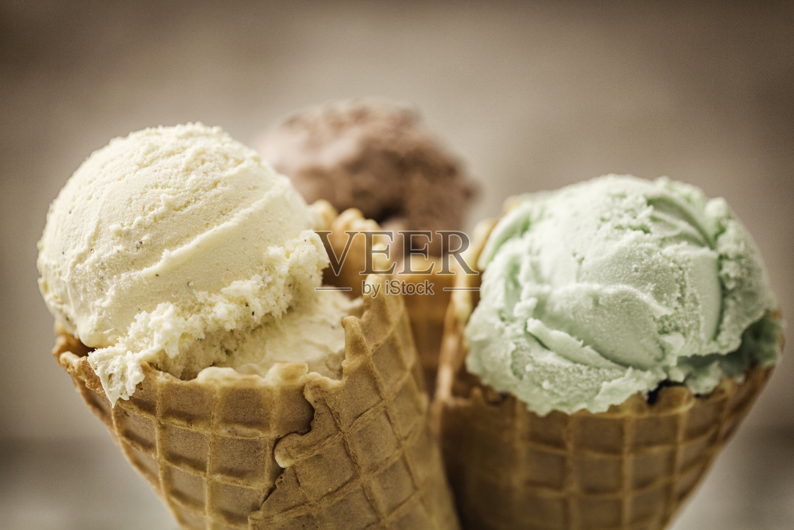 香草，巧克力和开心果冰淇淋照片摄影图片