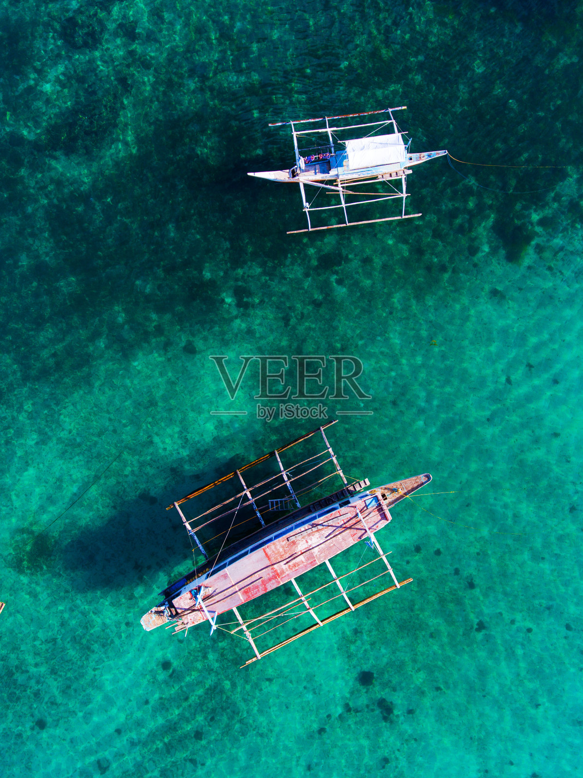 鸟瞰菲律宾的彩色木船照片摄影图片