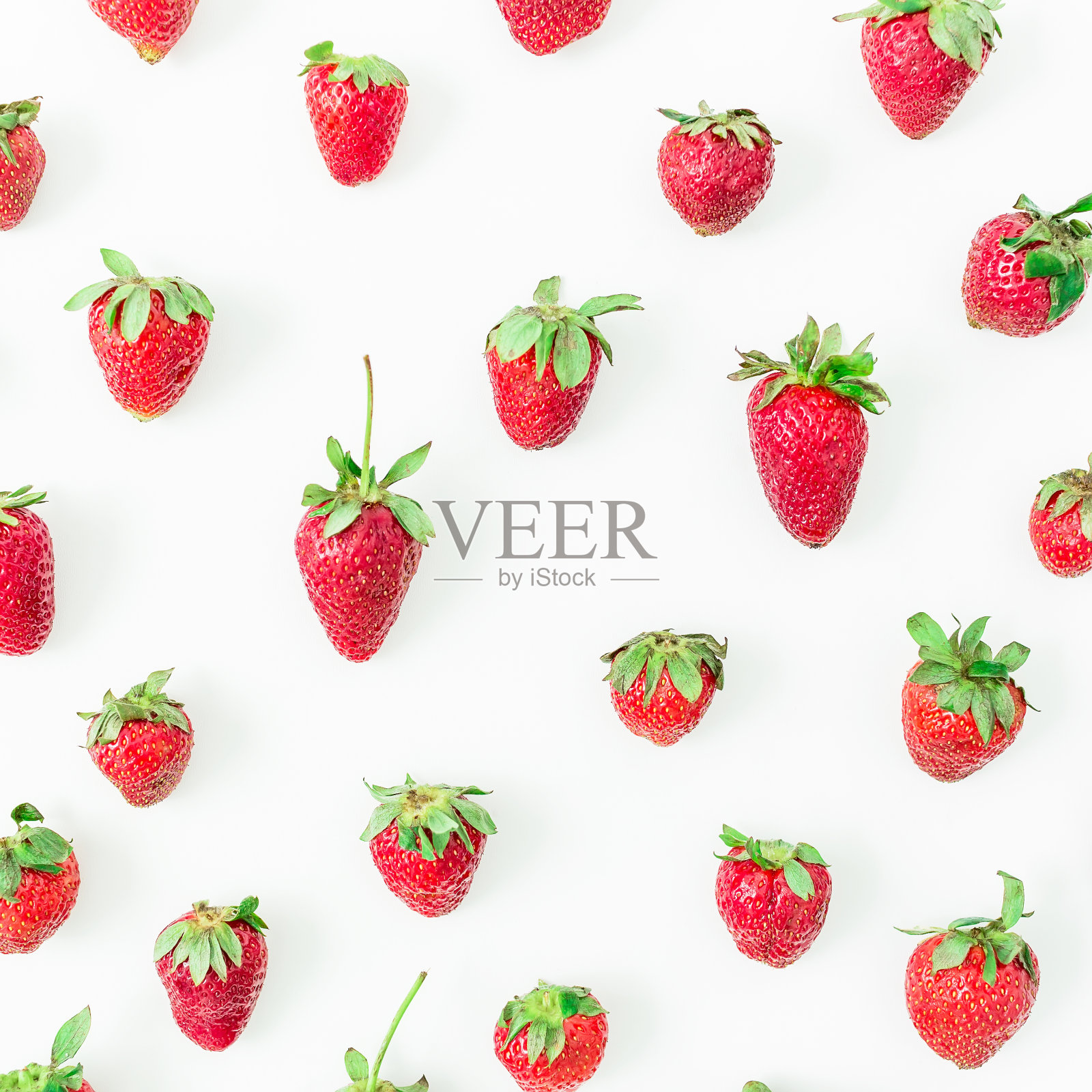 白色背景上的草莓。平的。前视图。夏日浆果照片摄影图片