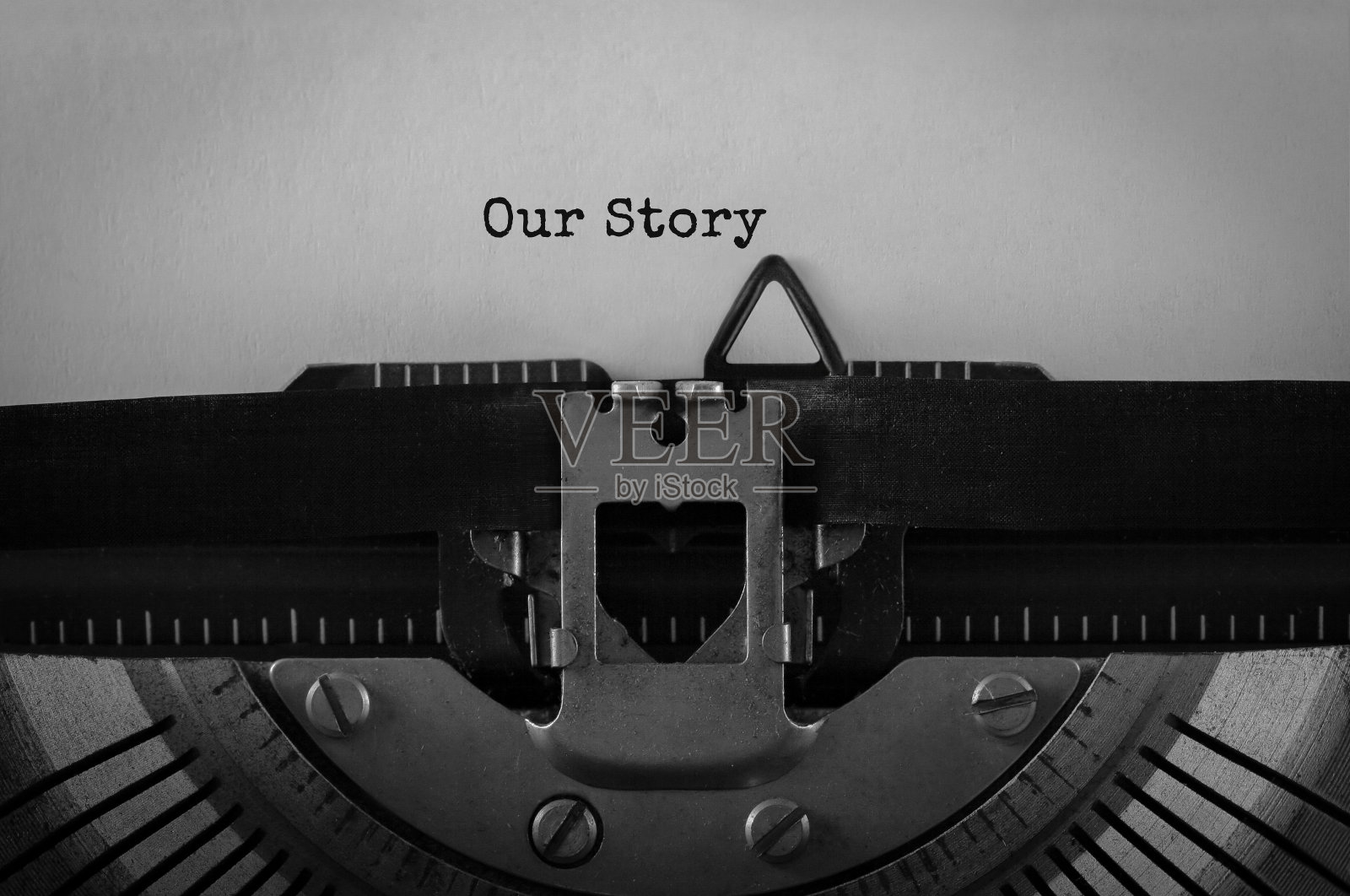 我们的故事用老式打字机打字照片摄影图片