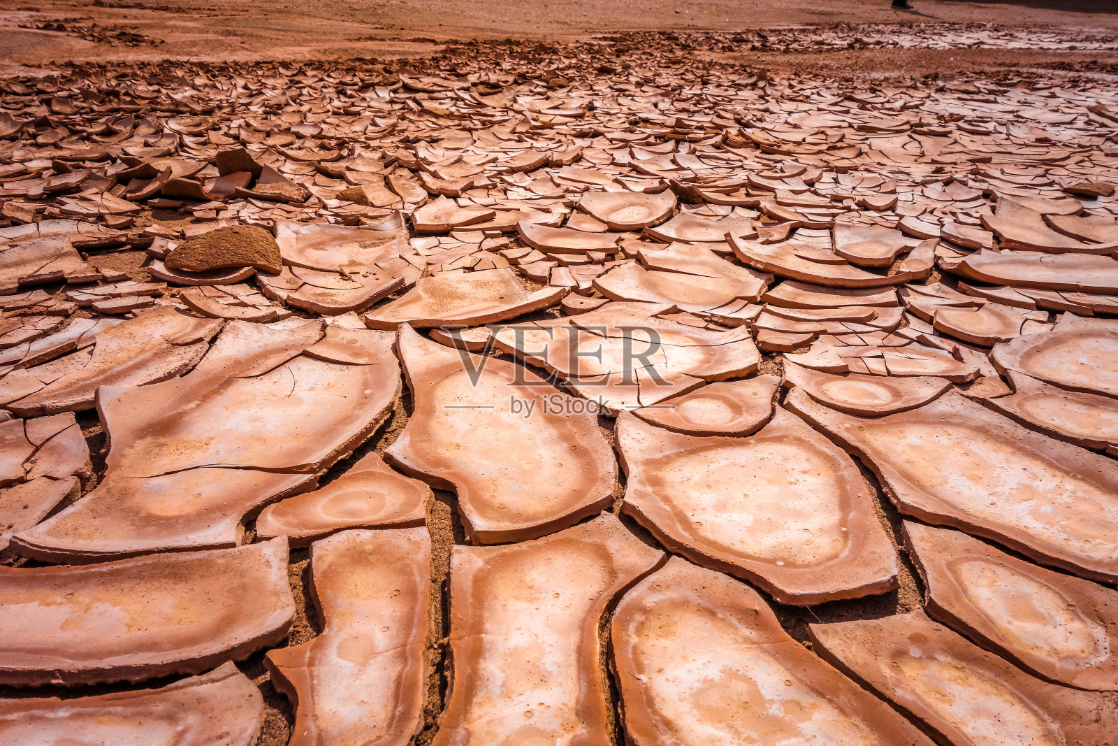 智利阿塔卡马圣佩德罗死亡谷沙漠的龟裂土地照片摄影图片