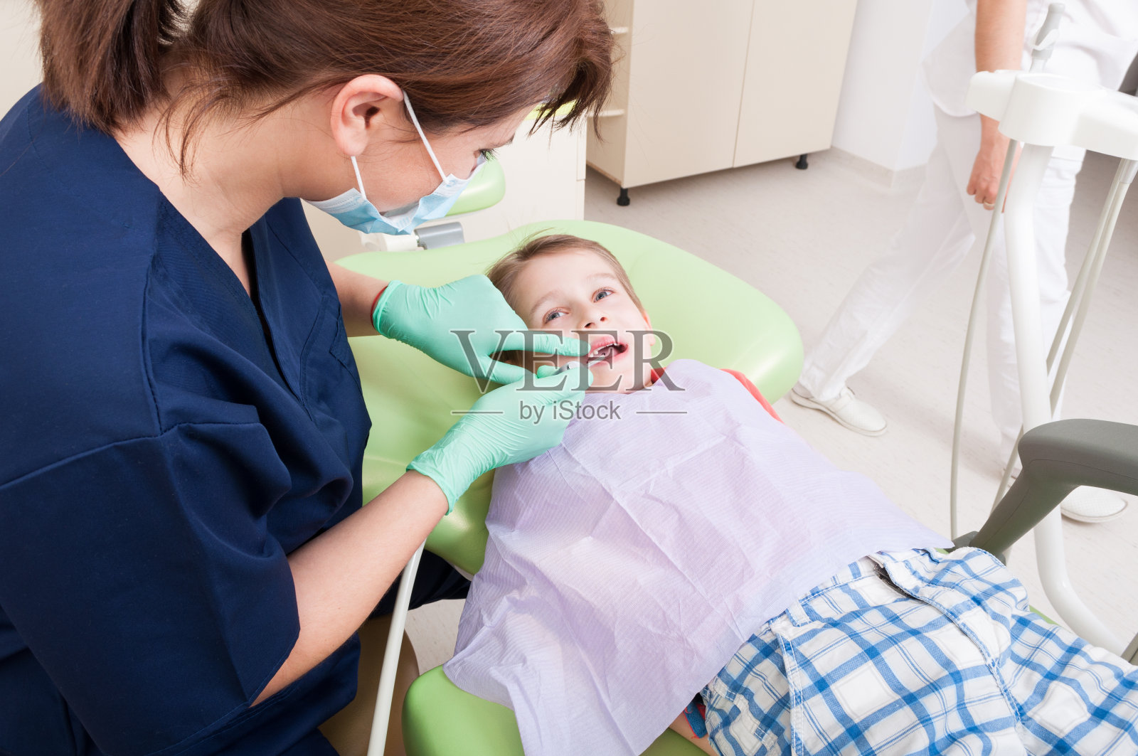 儿童定期牙科检查的概念照片摄影图片