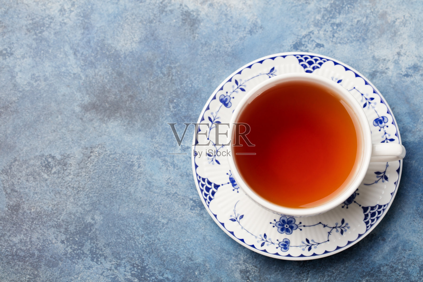 青石背景上的一杯茶。俯视图照片摄影图片