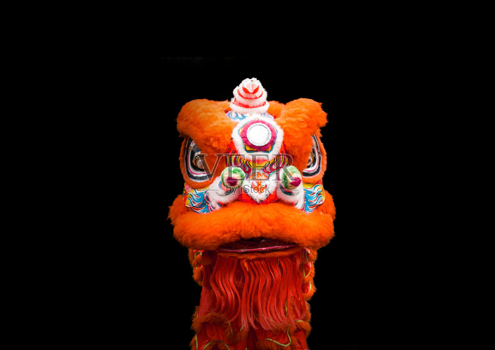 舞狮者表演中式舞狮照片摄影图片