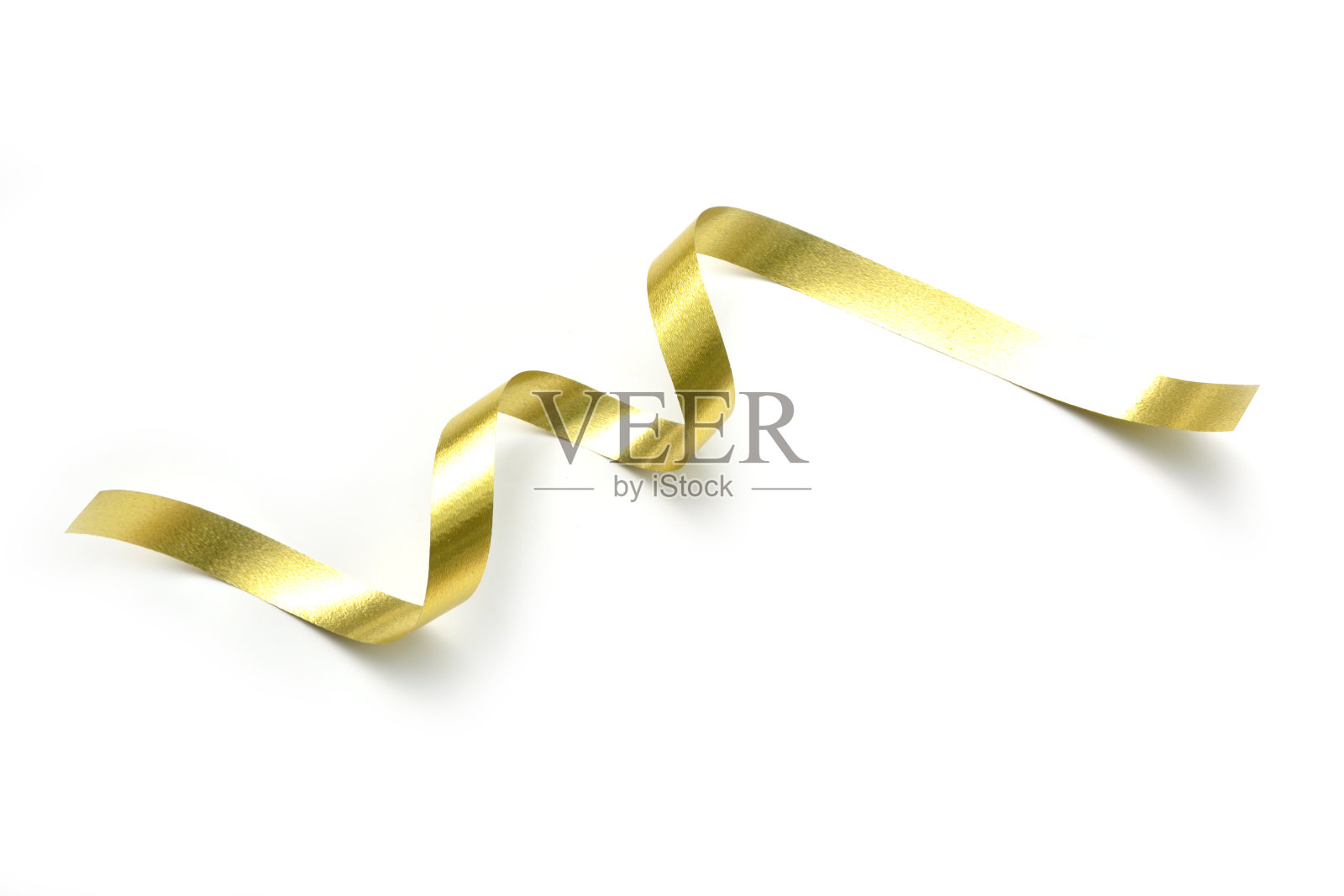 螺旋状的金色丝带孤立在白色的背景上。照片摄影图片