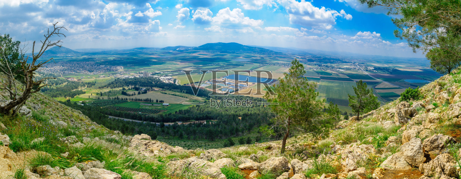 从悬崖俯瞰耶斯列山谷照片摄影图片