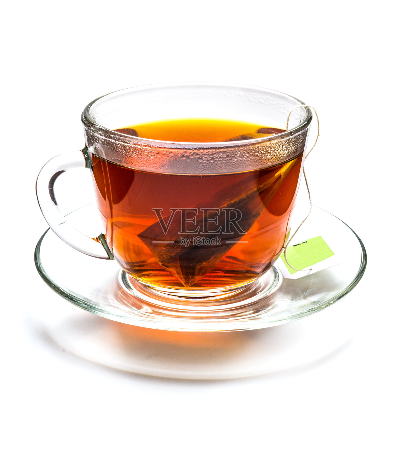 杯中的茶与茶包隔离上白照片摄影图片
