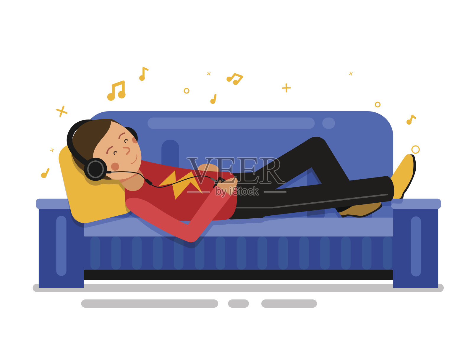 男人听着音乐，躺在沙发上休息。矢量室内插图在平面风格插画图片素材