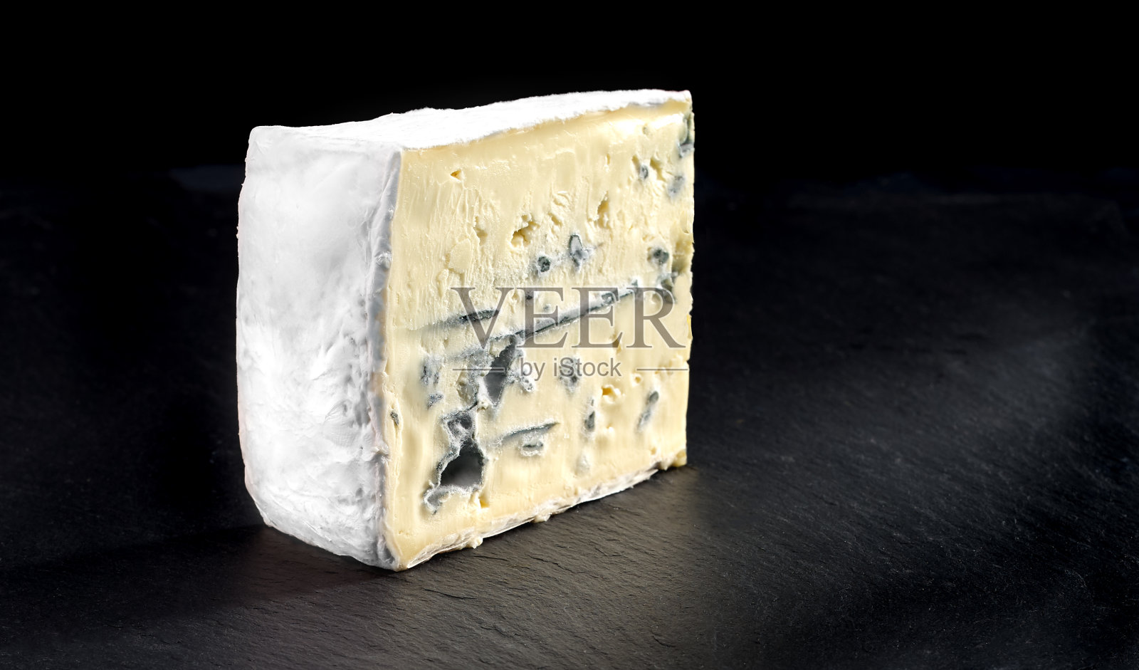 蒙塔尼奥罗仿大理石奶酪的横截面照片摄影图片